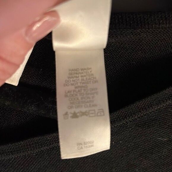 Elizabeth (Liz Clairborne) Women's Plus Sleeveless Top - Picture 4 of 5